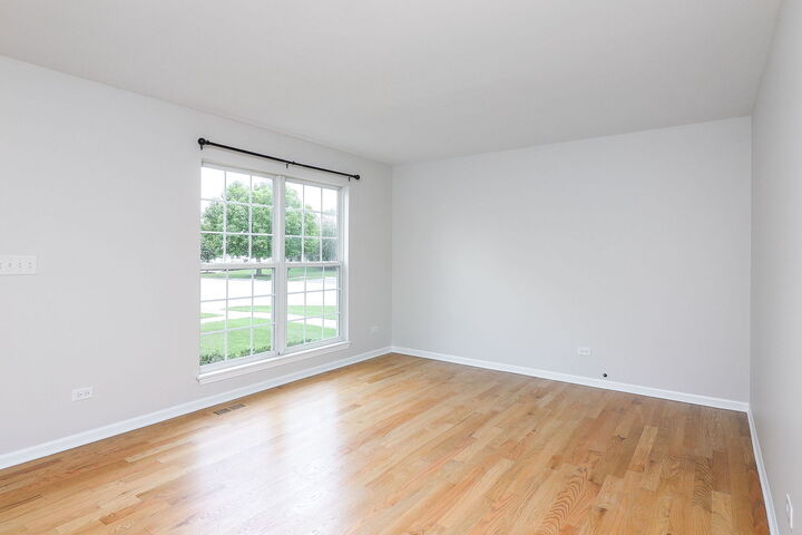 Property Photo: 939 Lowell Lane IL 60540