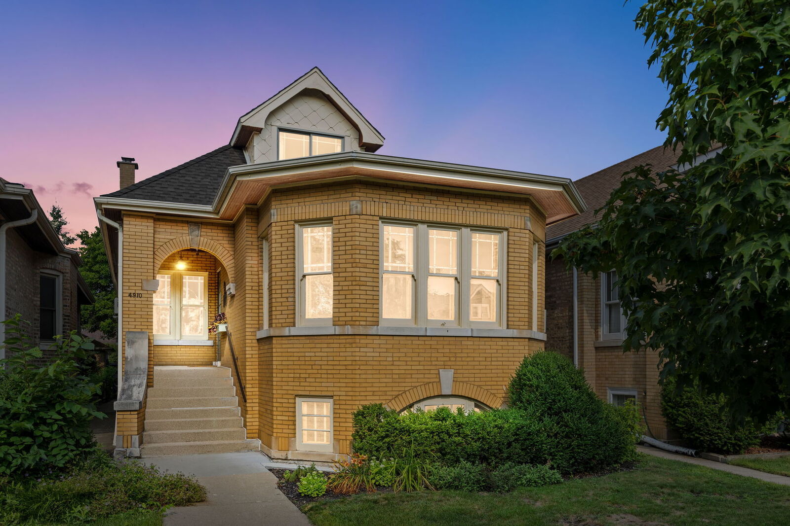 Property Photo: 4910 N Kenneth Avenue IL 60630