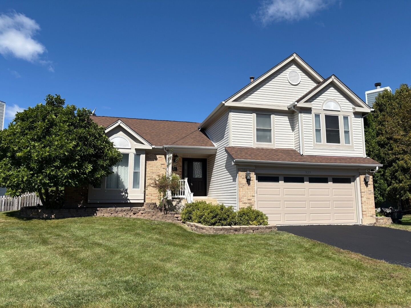 Property Photo: 325 Meadow Lakes Boulevard IL 60504