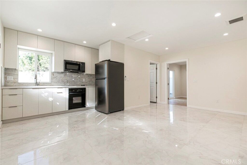 Property Photo: 7209 Dos Rios Circle CA 91042