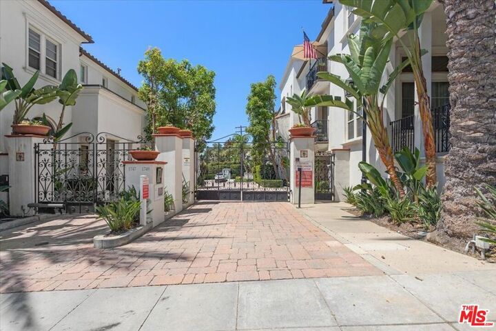 Property Photo: 1749 Grand Avenue 6 CA 90804