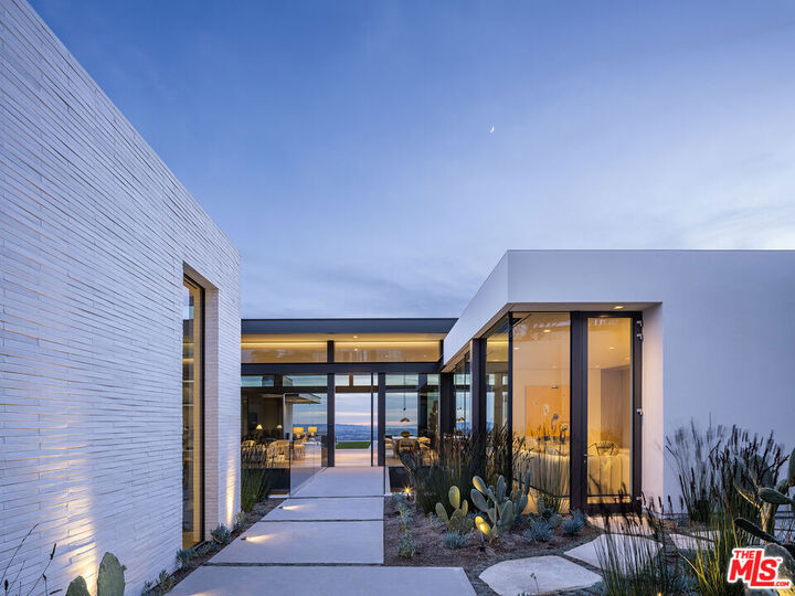 Property Photo:  9006 Thrasher Avenue  CA 90069 