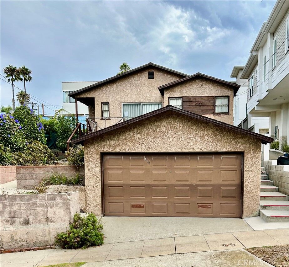 Property Photo:  626 N Irena Avenue  CA 90277 