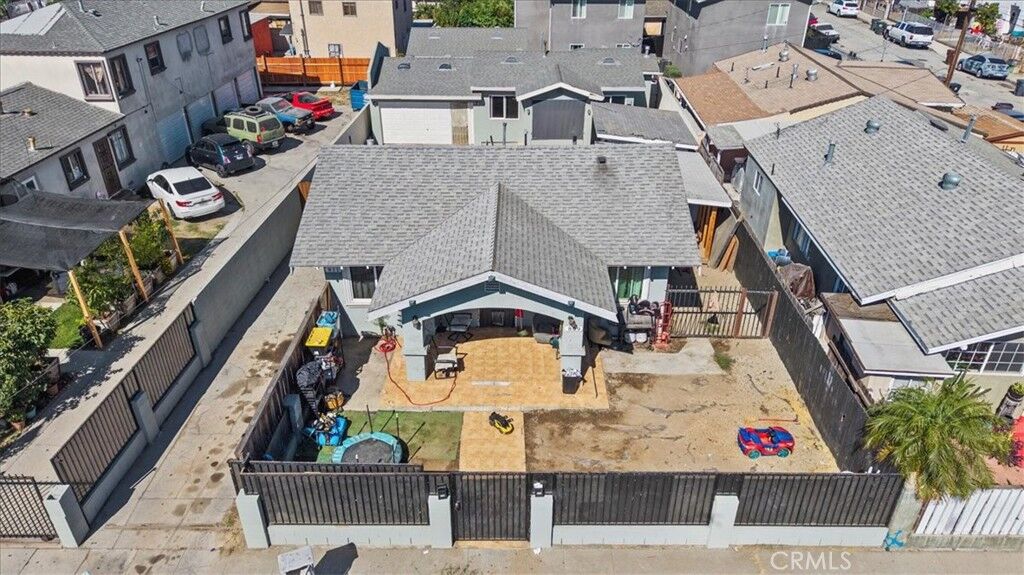 Property Photo:  809 N Tamarind Avenue  CA 90220 