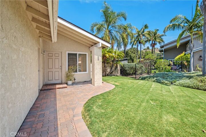 Property Photo: 28525 La Noche CA 92692
