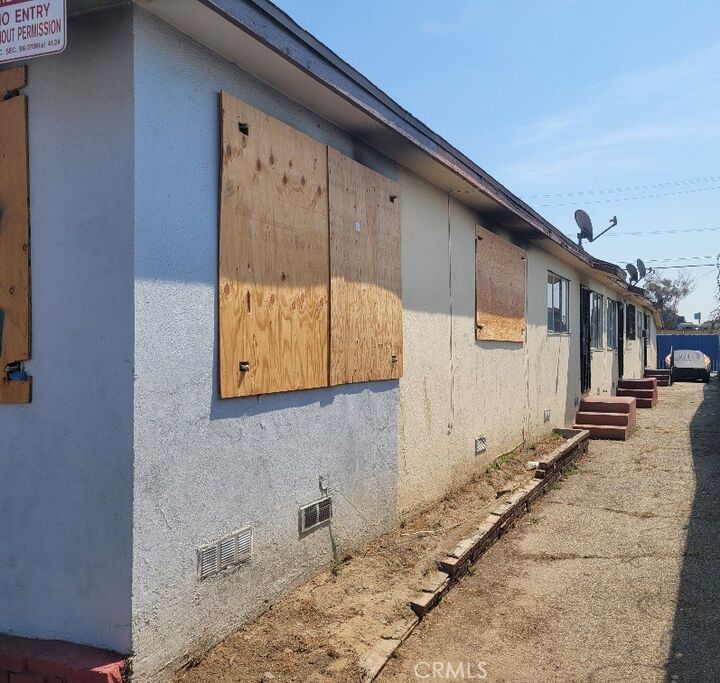 Property Photo: 9618 S Figueroa Street CA 90003