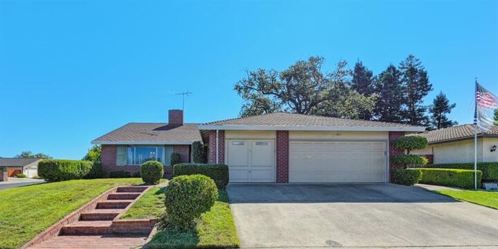 Property Photo:  1011 Parkview Drive  CA 95661 
