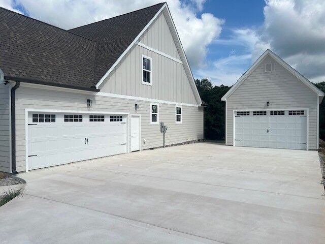 Property Photo:  102 Summer Lake Ct  TN 37398 