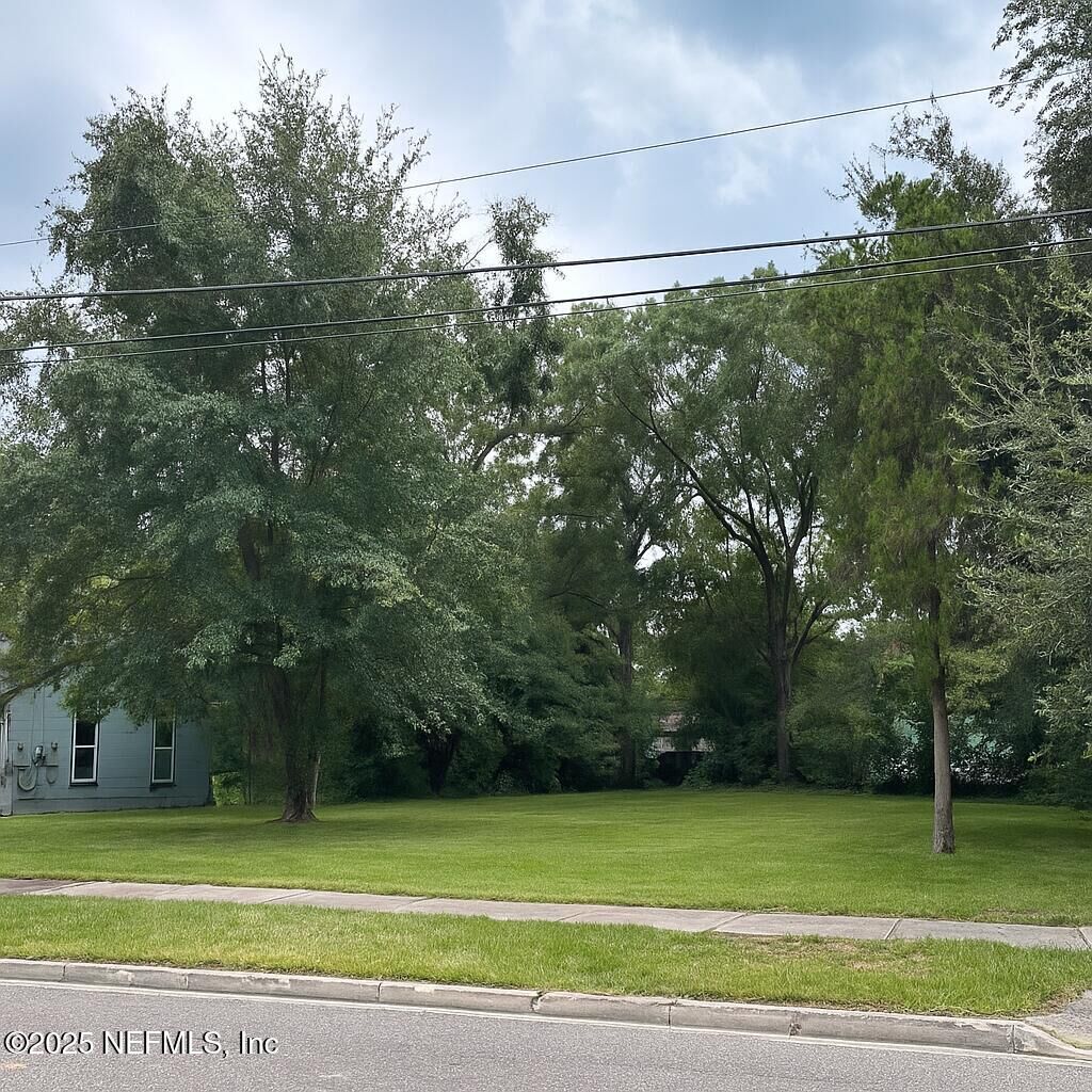 Property Photo: 1622 W 10th Street FL 32209