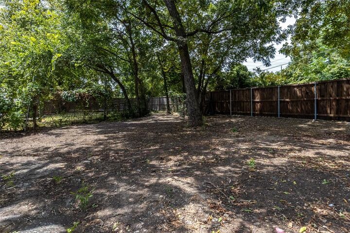 Photo de la propriété:  1411 E Waco Avenue  TX 75216 