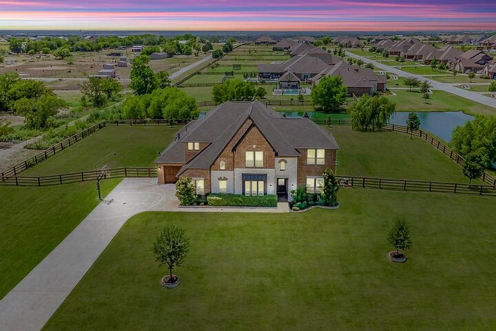 Property Photo: 2715 Prairie Mound Court TX 76226