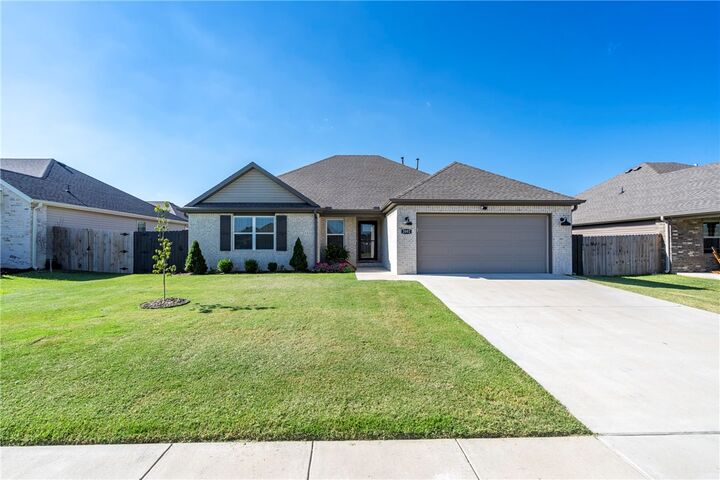 Property Photo: 2002 E Hudson Drive AR 72761