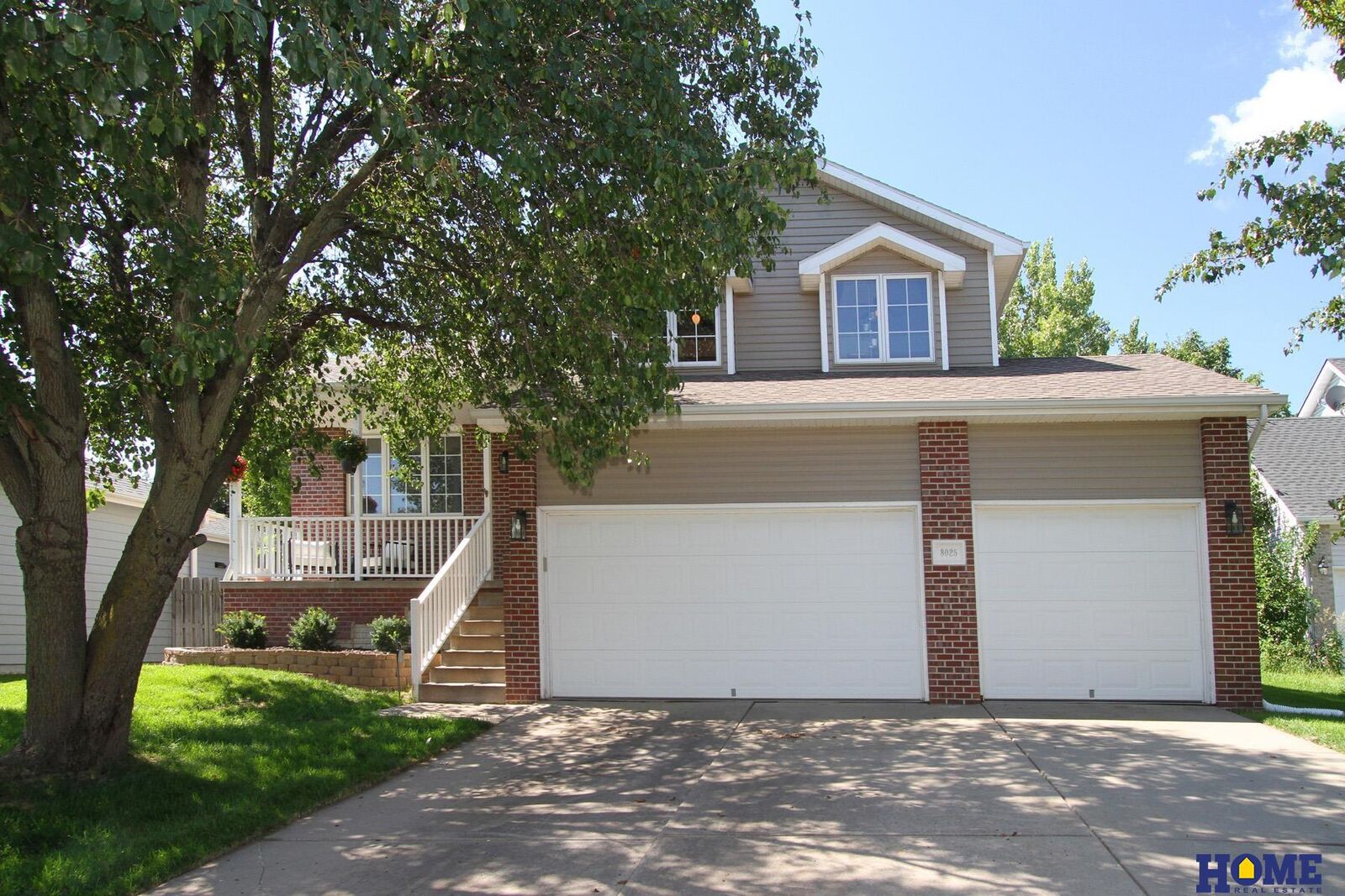 Property Photo: 8025 Hanna Pointe Place NE 68516
