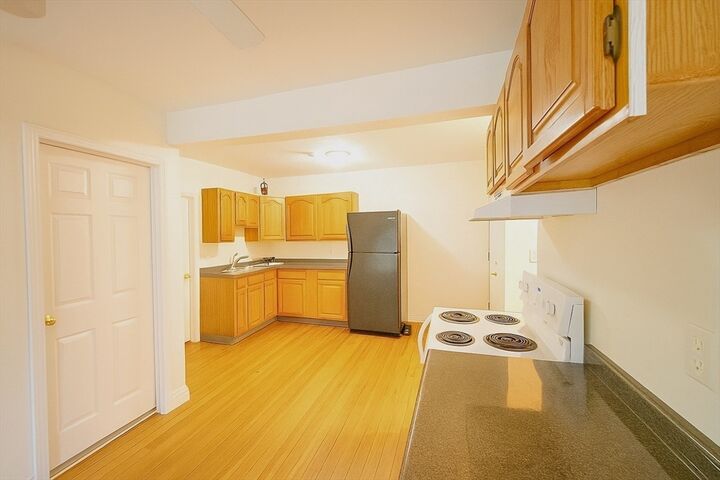 Property Photo: 5 Austin St 2L MA 01504