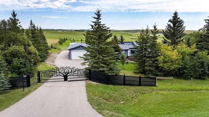 Property Photo:  104 Hill Spring Meadows  AB T4B 2A3 