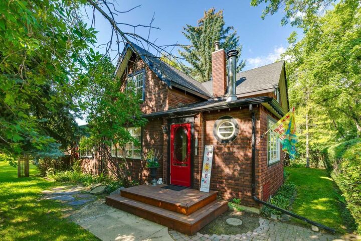Property Photo: 61 Elma Street W AB T1S 1J8