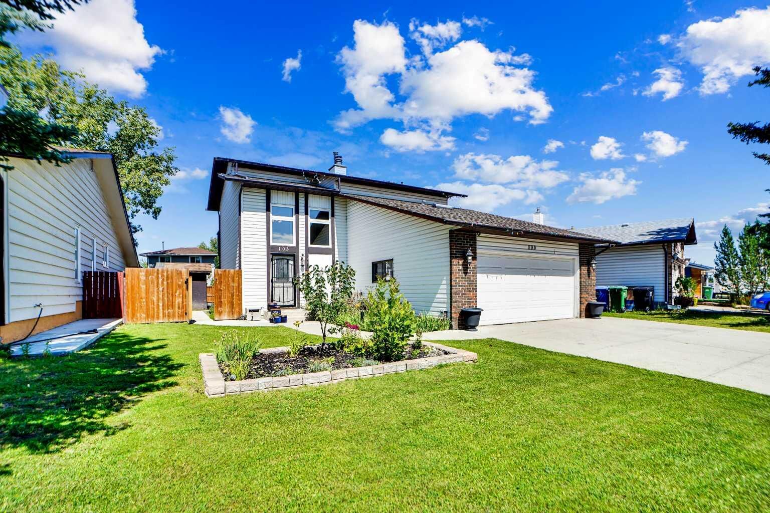 Property Photo:  103 Castlebury Way NE  AB T3J 1K8 