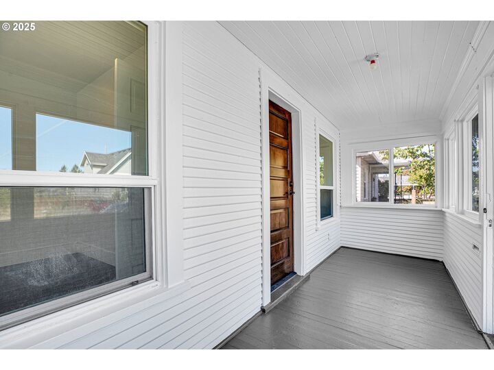 Property Photo: 5913 SE 86th Ave OR 97266