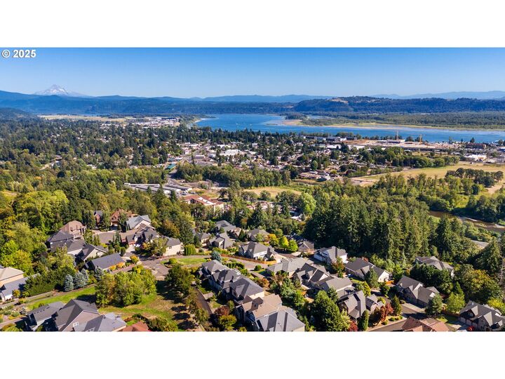 Property Photo: 654 W S St WA 98671