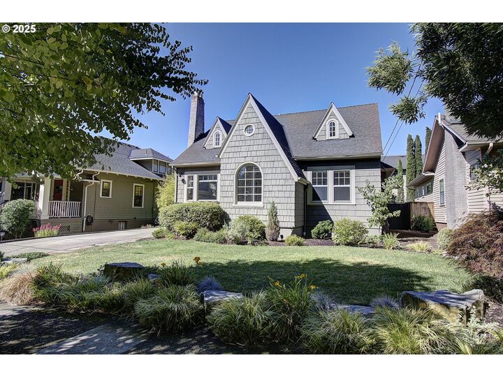 Property Photo: 2427 NE 10th Ave OR 97212