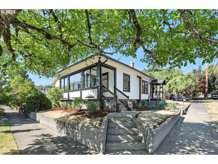 6105 S Hood Ave  Portland OR 97239 photo