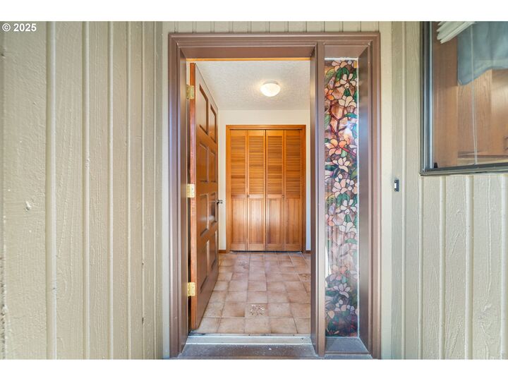 Property Photo: 13813 NW 10th Ct C WA 98685