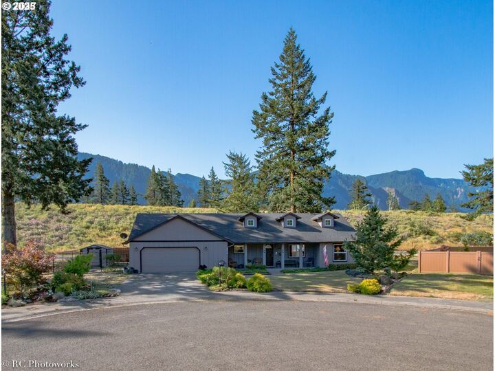 Property Photo:  3204 Sunset Dr  WA 98639 