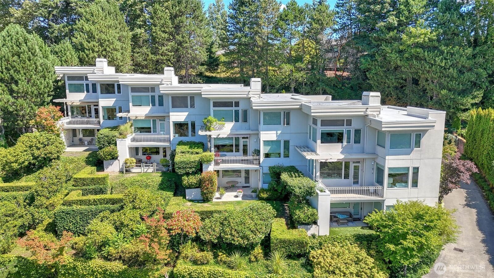 Property Photo:  3304  81st Place SE D  WA 98040 