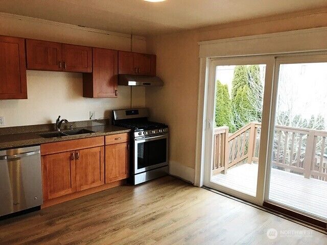 Property Photo:  1920 E Jefferson Street B  WA 98122 