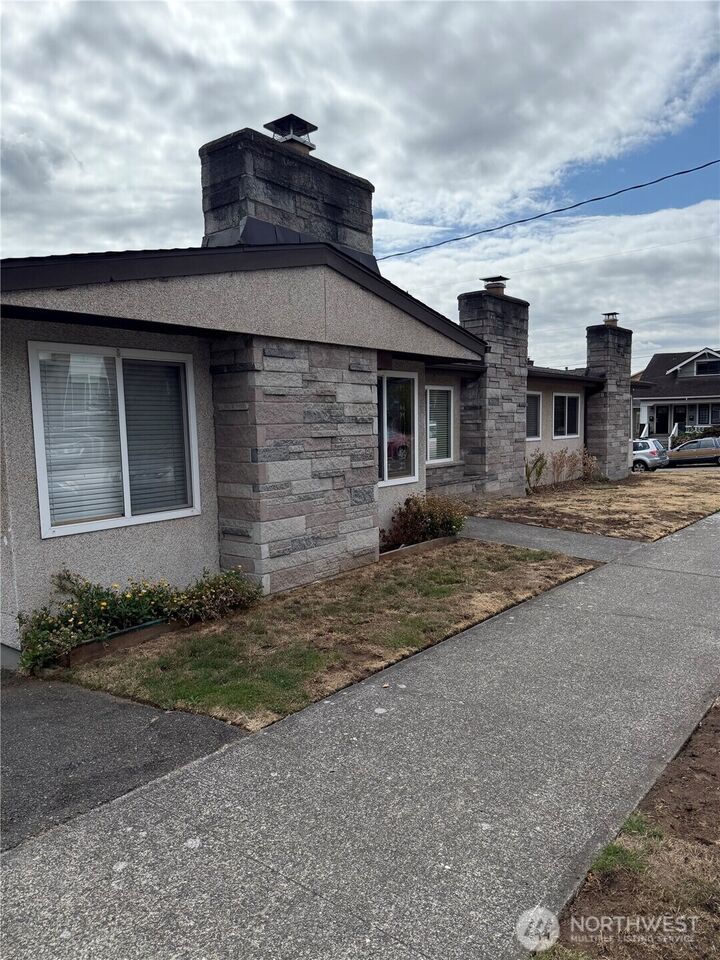 Property Photo: 1000 N 49th Street WA 98103