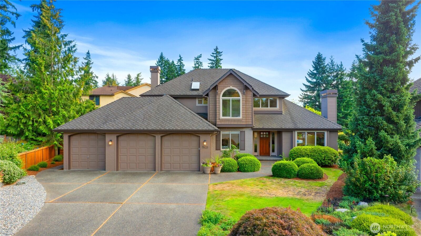 Property Photo: 7623 114th Court SE WA 98056