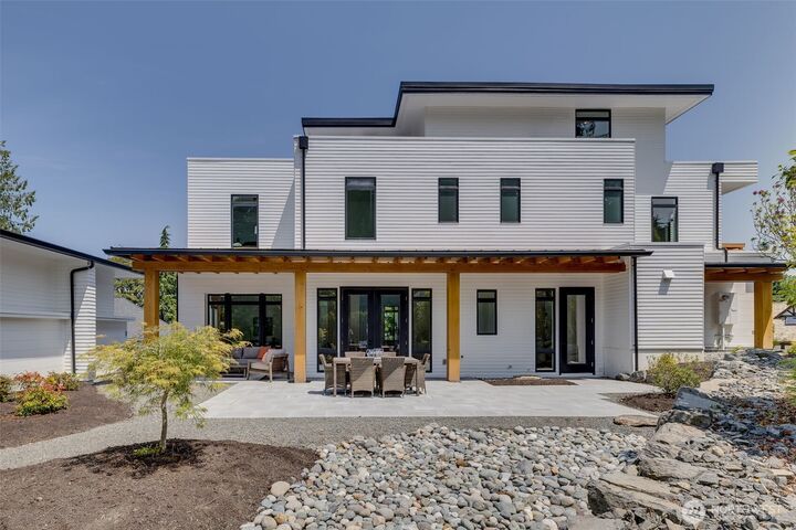 Property Photo:  2115  Squak Mountain Loop SW  WA 98027