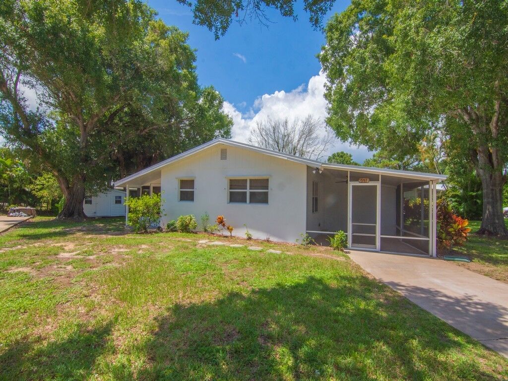 Property Photo:  517 Park Avenue  FL 32958