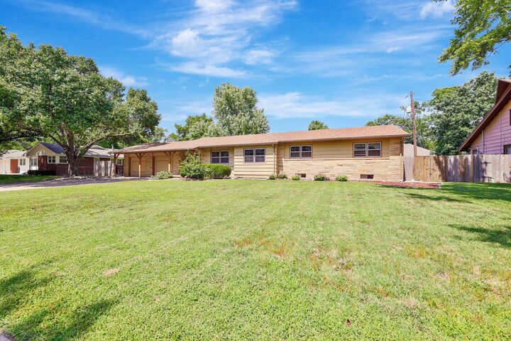 Property Photo: 5714 E Chadowes St KS 67208