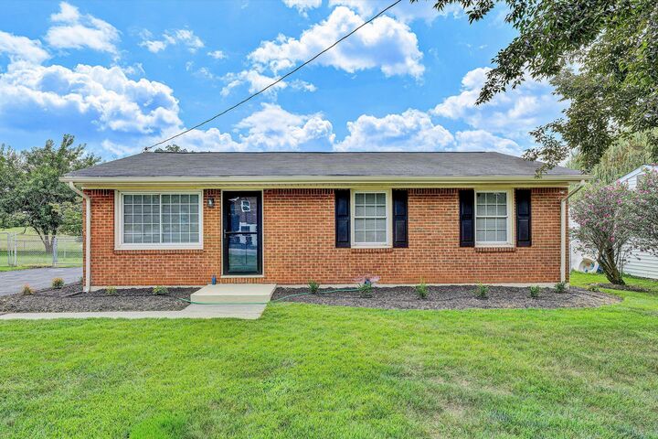 2132 Bainbridge Dr  Salem VA 24153 photo