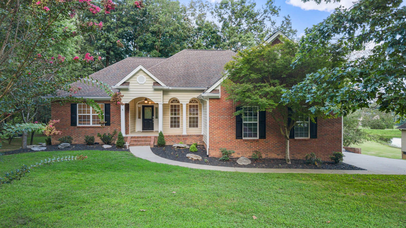 Property Photo: 164 Meadowwood Circle NE TN 37323