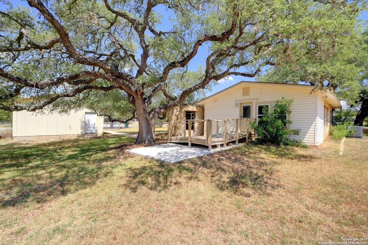 Property Photo:  817 9th Street  TX 78606 
