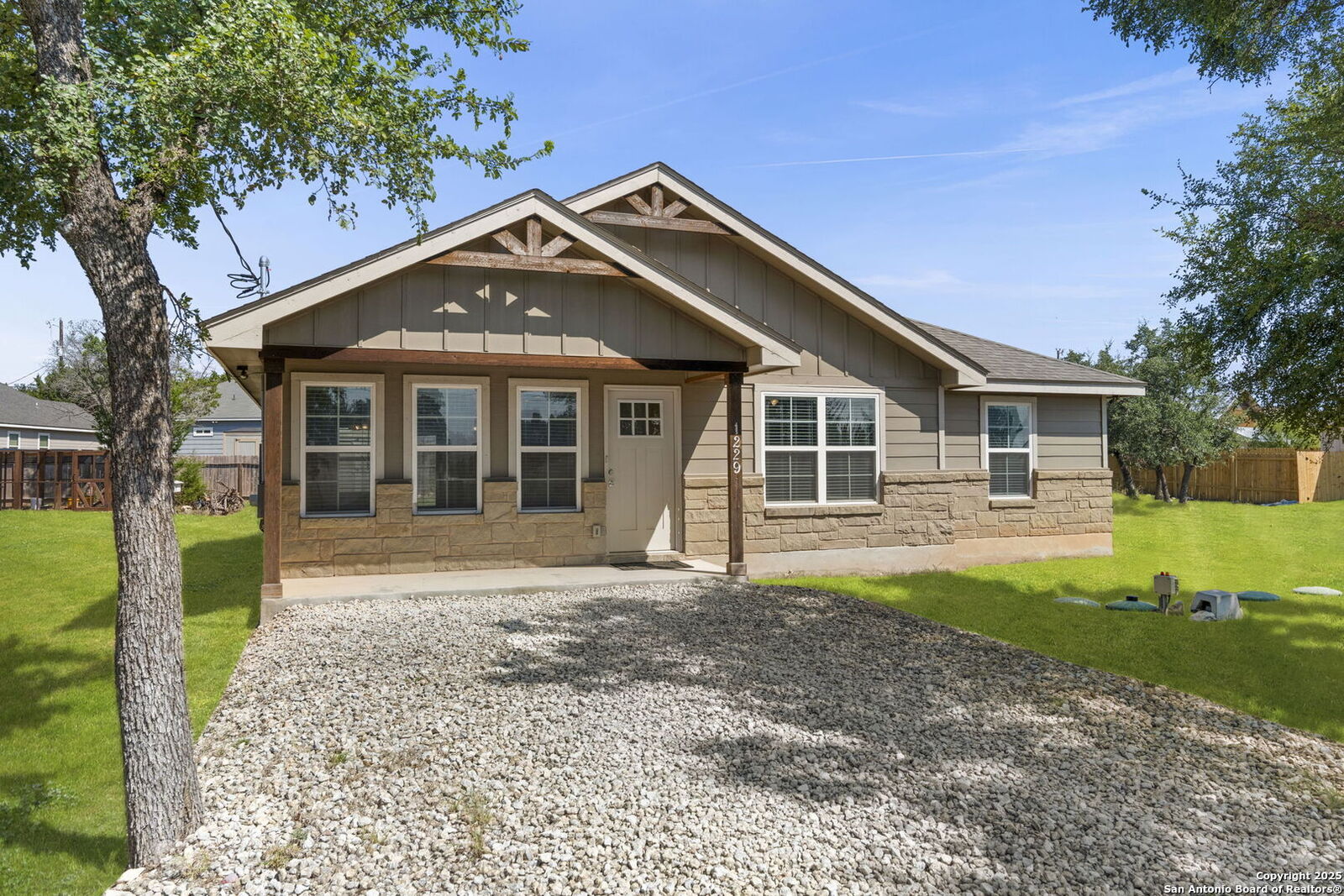 Property Photo: 1229 Bob White TX 78070