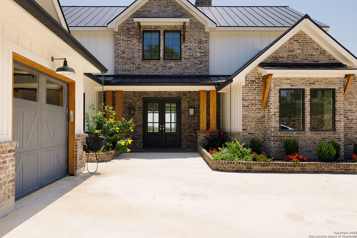 Property Photo: 324 Ridge Pt TX 78070