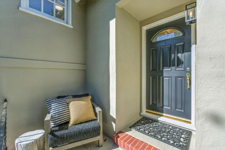 Property Photo: 1531 Locust Street CA 94402