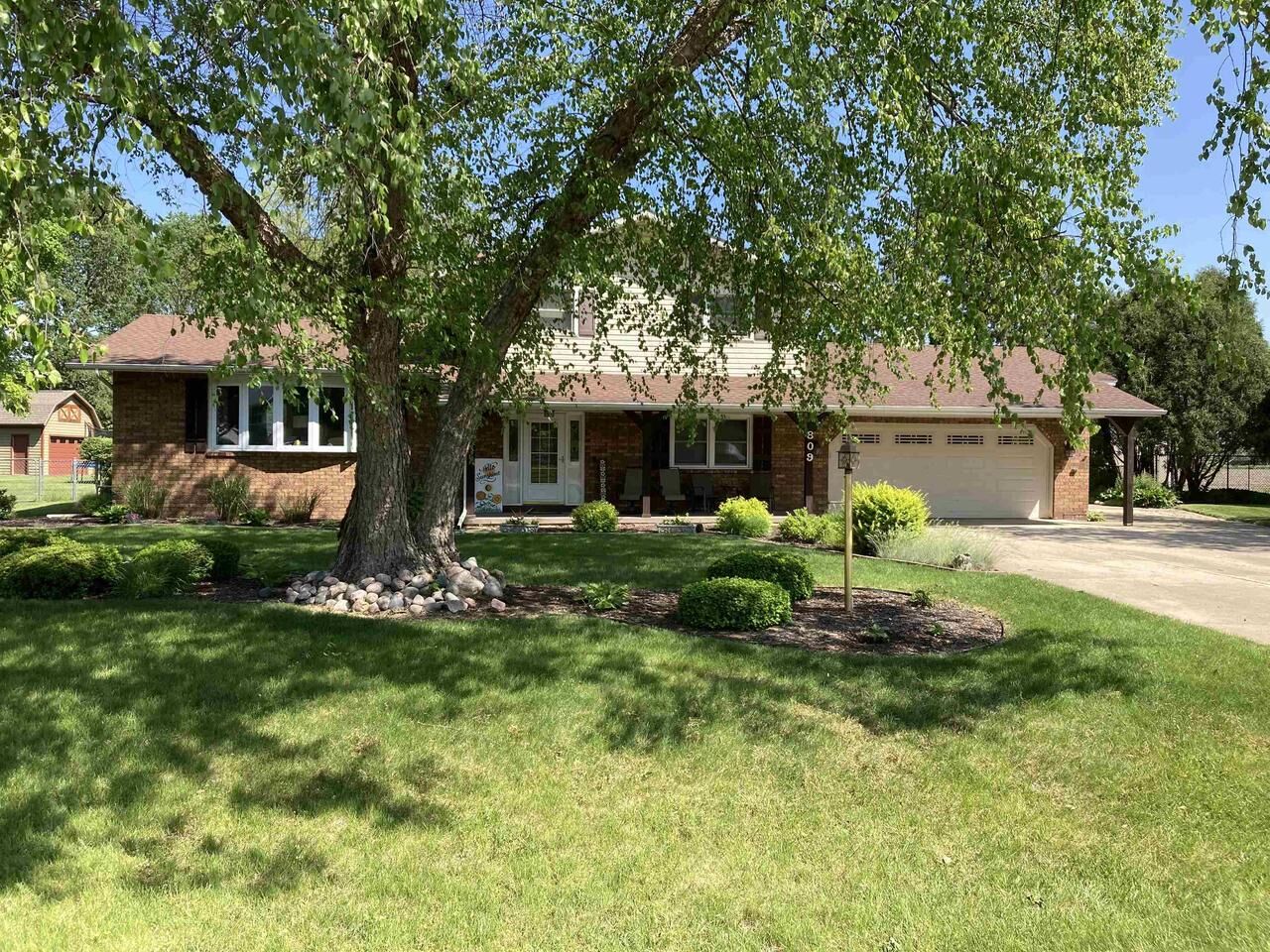Property Photo:  809 East Azalea Terrace  WI 53511 