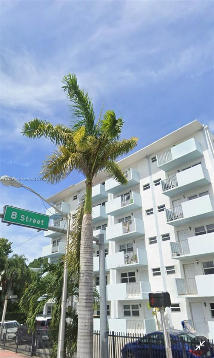 Property Photo: 801 W Meridian Ave 3B FL 33139