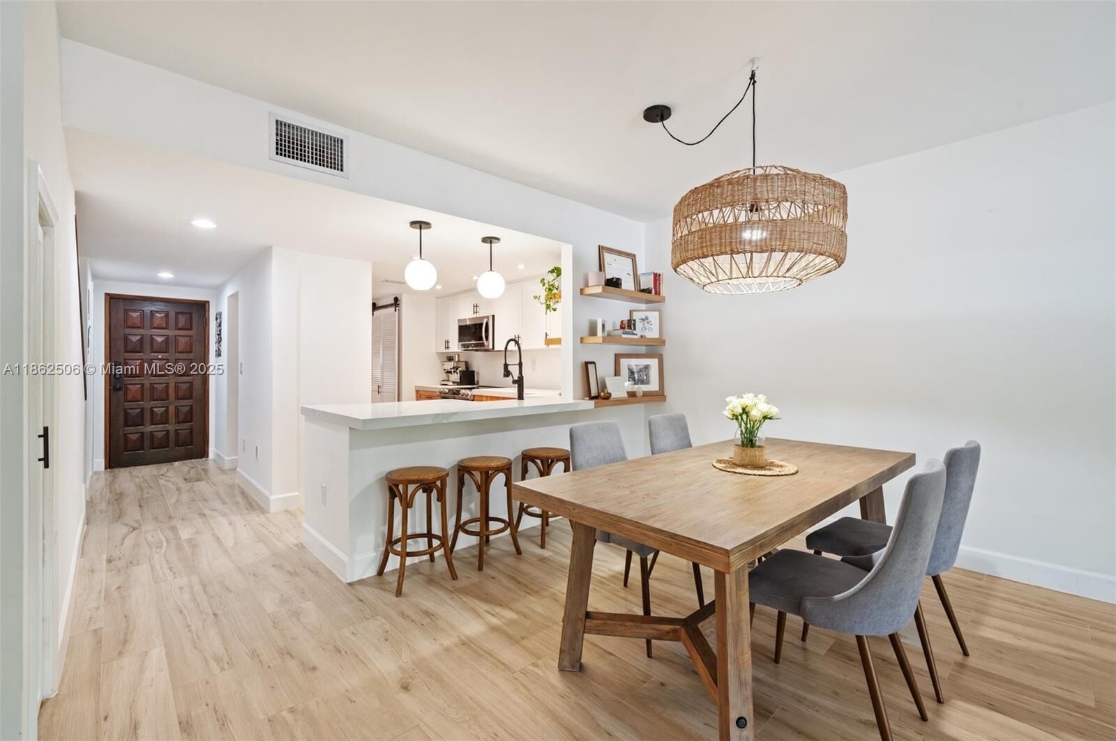 Property Photo: 2600 Cardena St 11 FL 33134