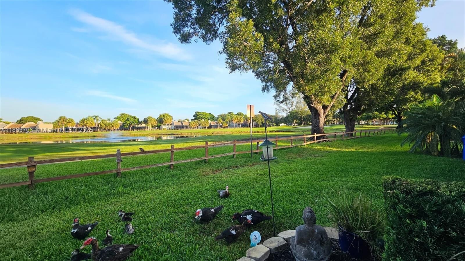 Property Photo: 1530 W Golfview Dr FL 33026