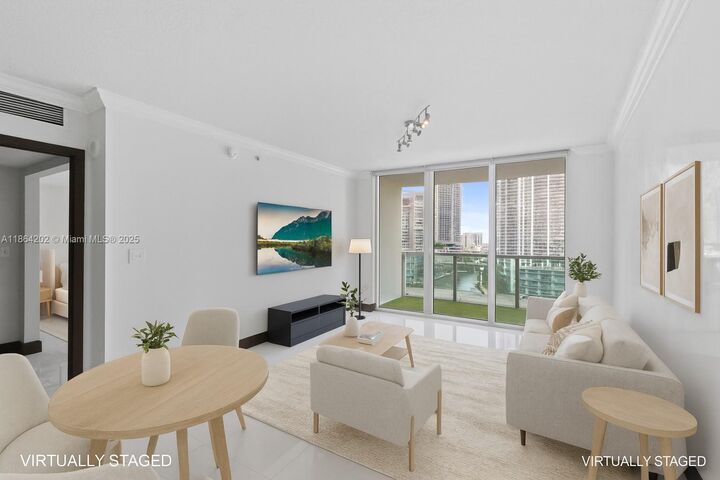 31 SE 5th St 1803  Miami FL 33131 photo