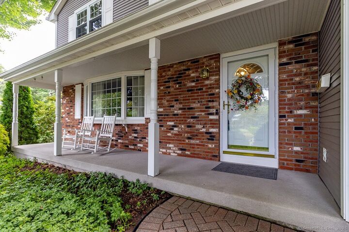 Property Photo:  5 Coachmen Lane  CT 06111 