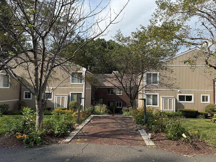 Property Photo: 33 Hearthstone Drive 33 CT 06804