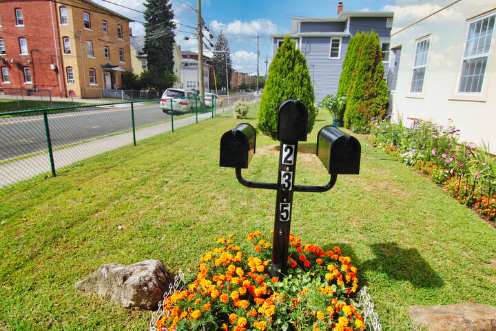 Property Photo: 235 High Street Apt C CT 06051