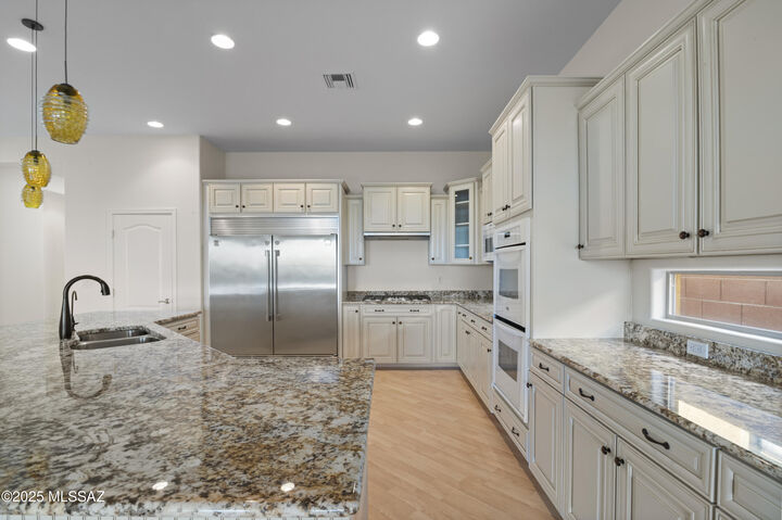 Property Photo: 12736 N Gentle Rain Drive AZ 85658