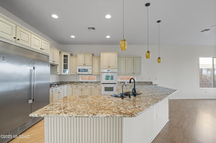 Property Photo:  12736 N Gentle Rain Drive  AZ 85658 